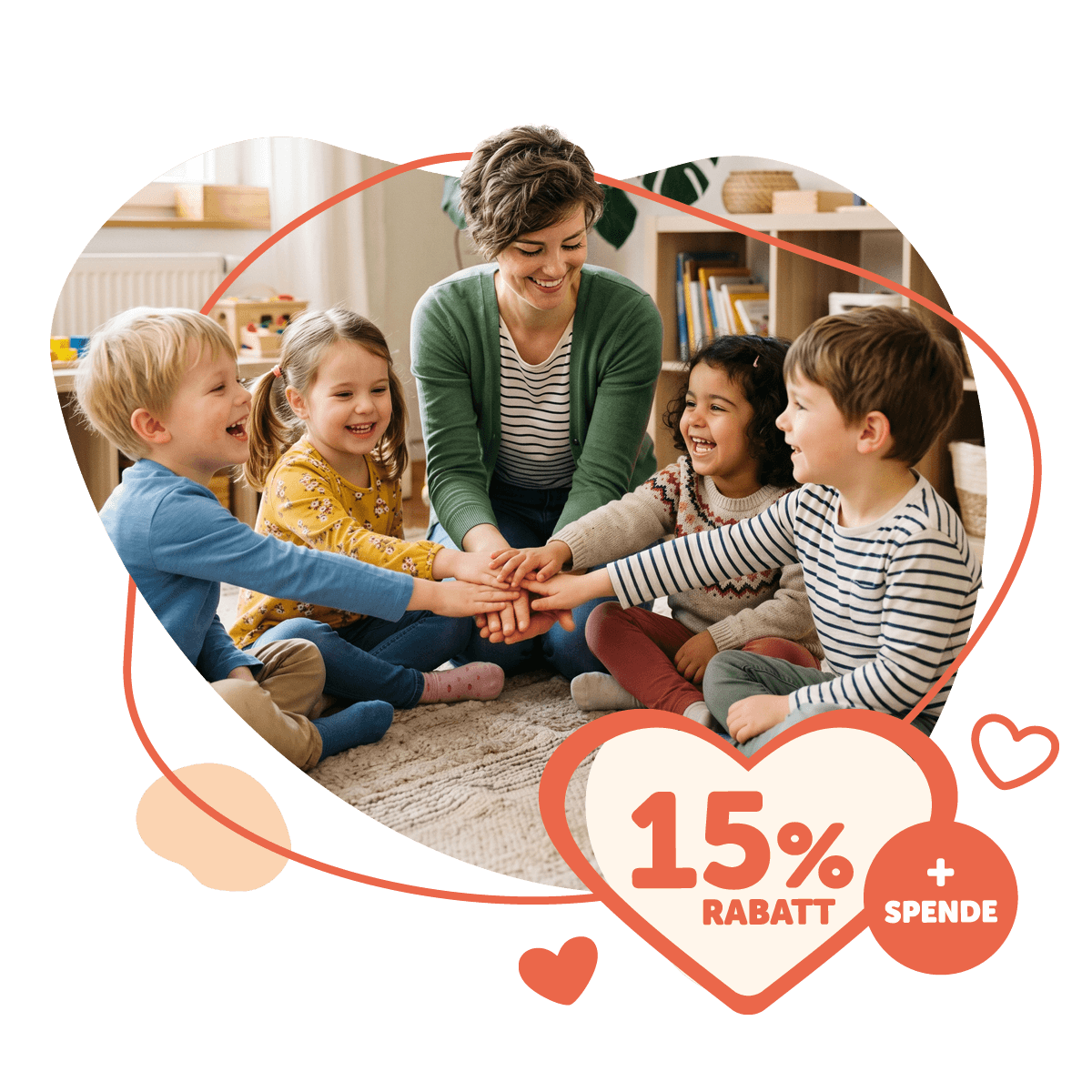 15 % Rabatt plus Spende – Bildungspakt – weibliche Kita-Fachkraft schließt symbolisch mit vier Kindern per Hand einen Pakt